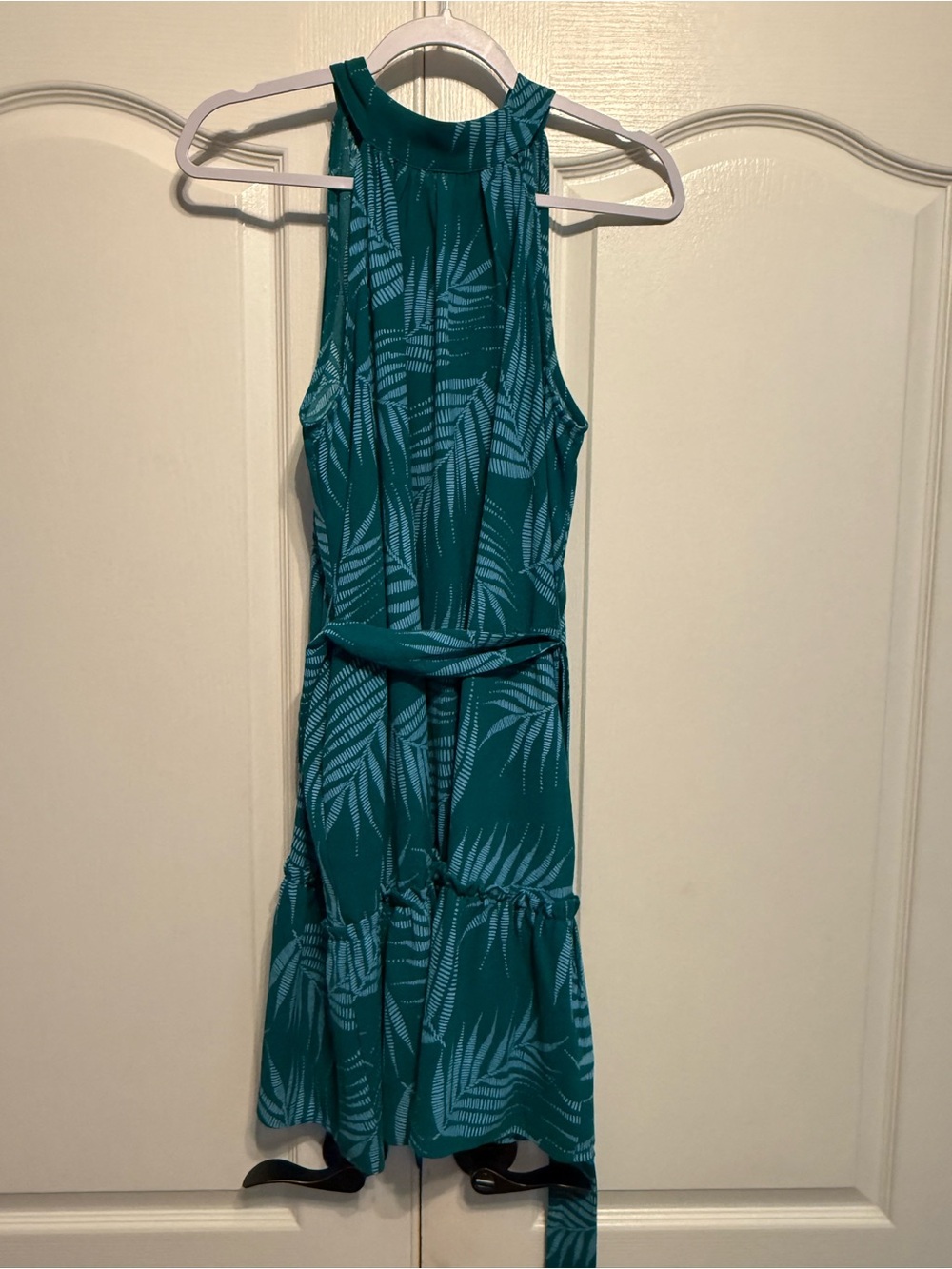 Gibsonlook Sleeveless Green Palm-Print Midi Dress with Tie Waist